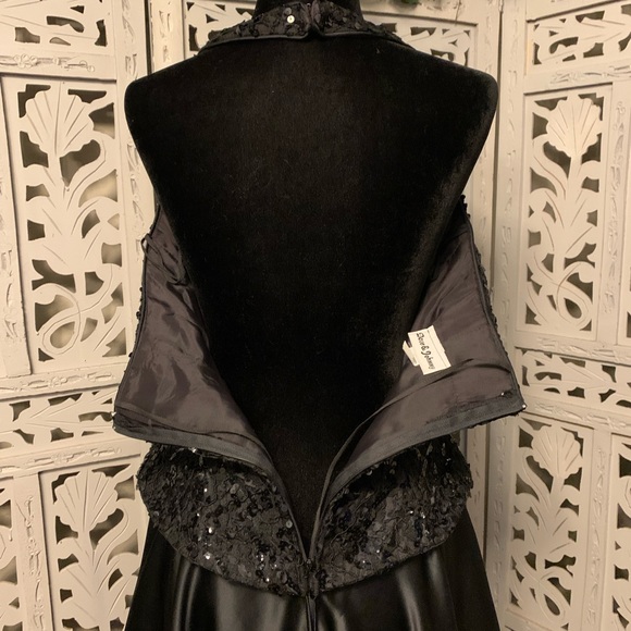 🎩2X HOST PICK🎩 VINTAGE SATIN BLACK SKIRT & ADORNED TOP FORMAL DRESS GOWN - Picture 8 of 11